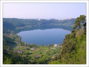 Окрестности Рима. Озеро Неми фото
